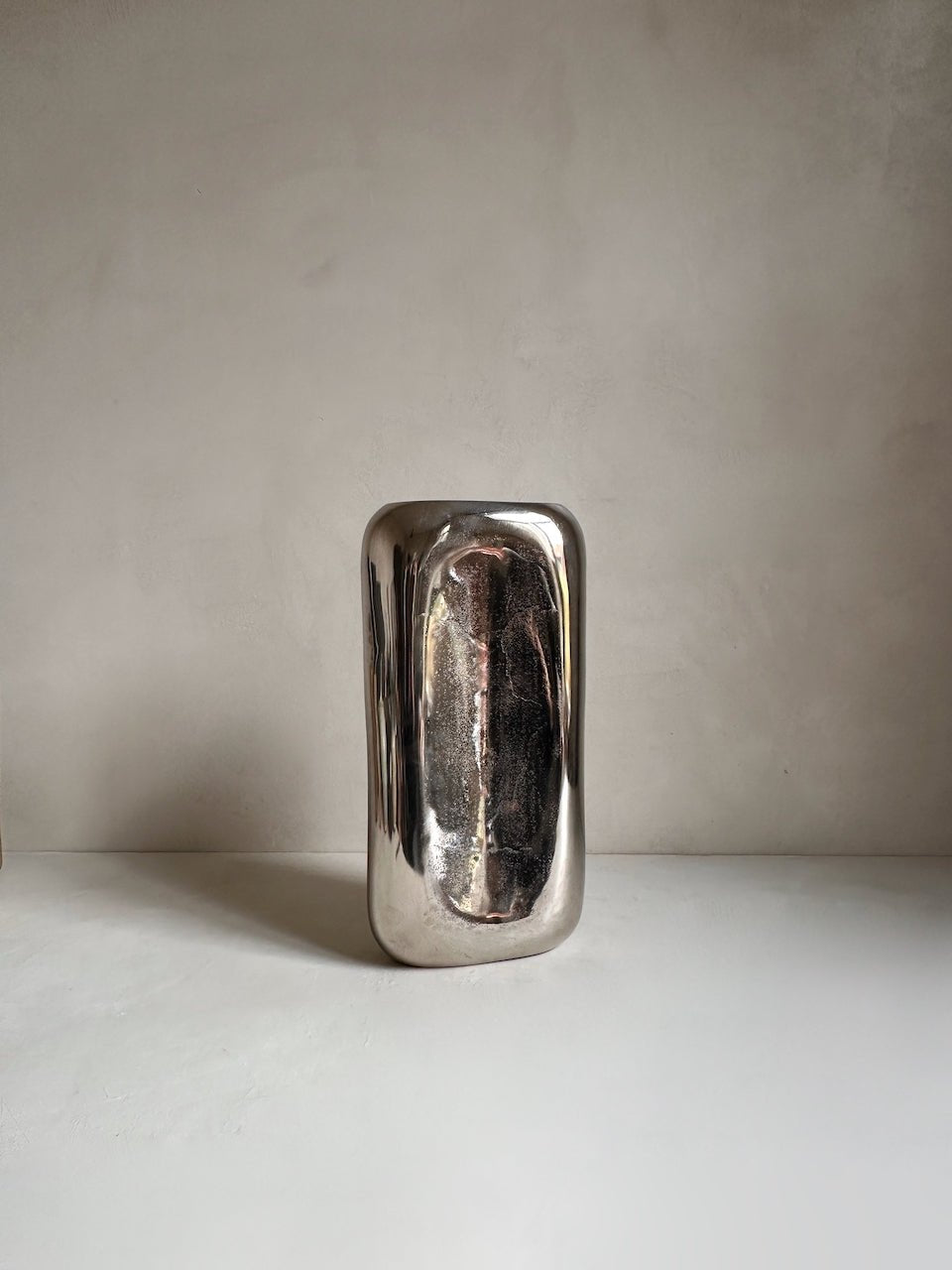 The Corner - Silver vase N° 1 - Ceramics
