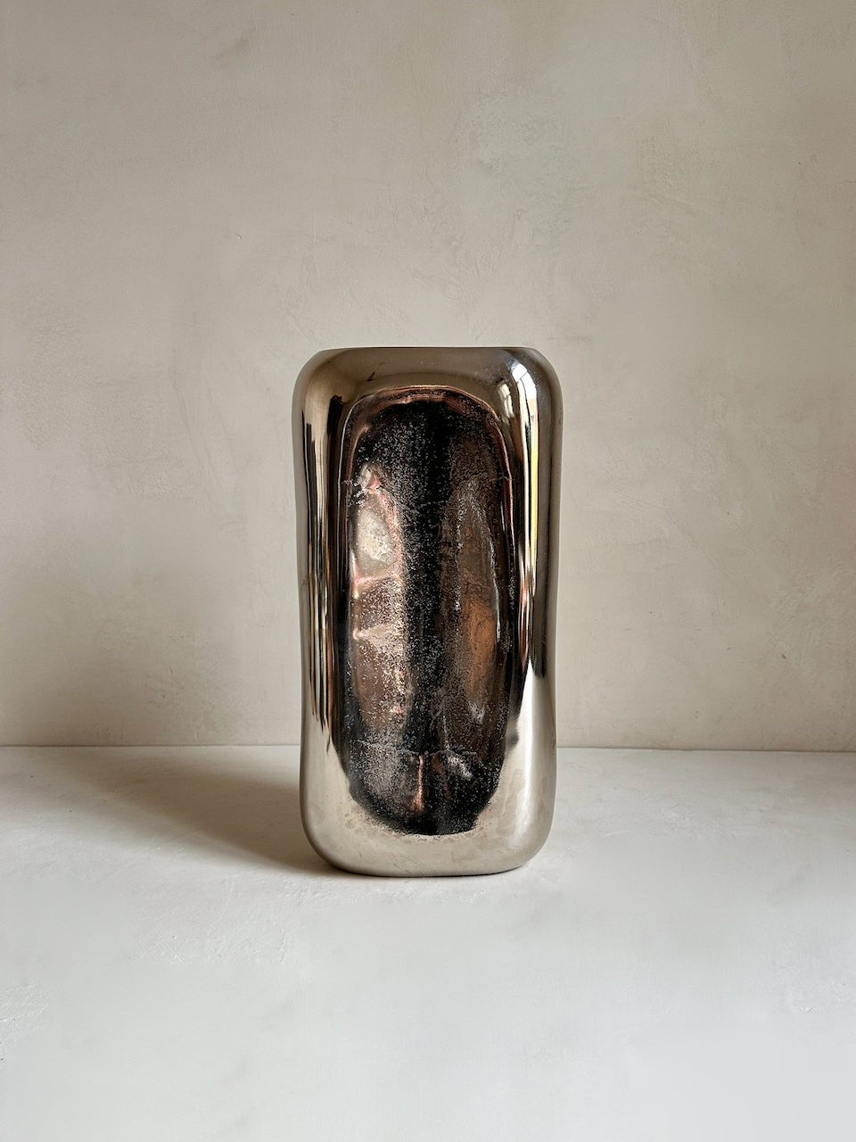 The Corner - Silver vase N° 1 - Ceramics