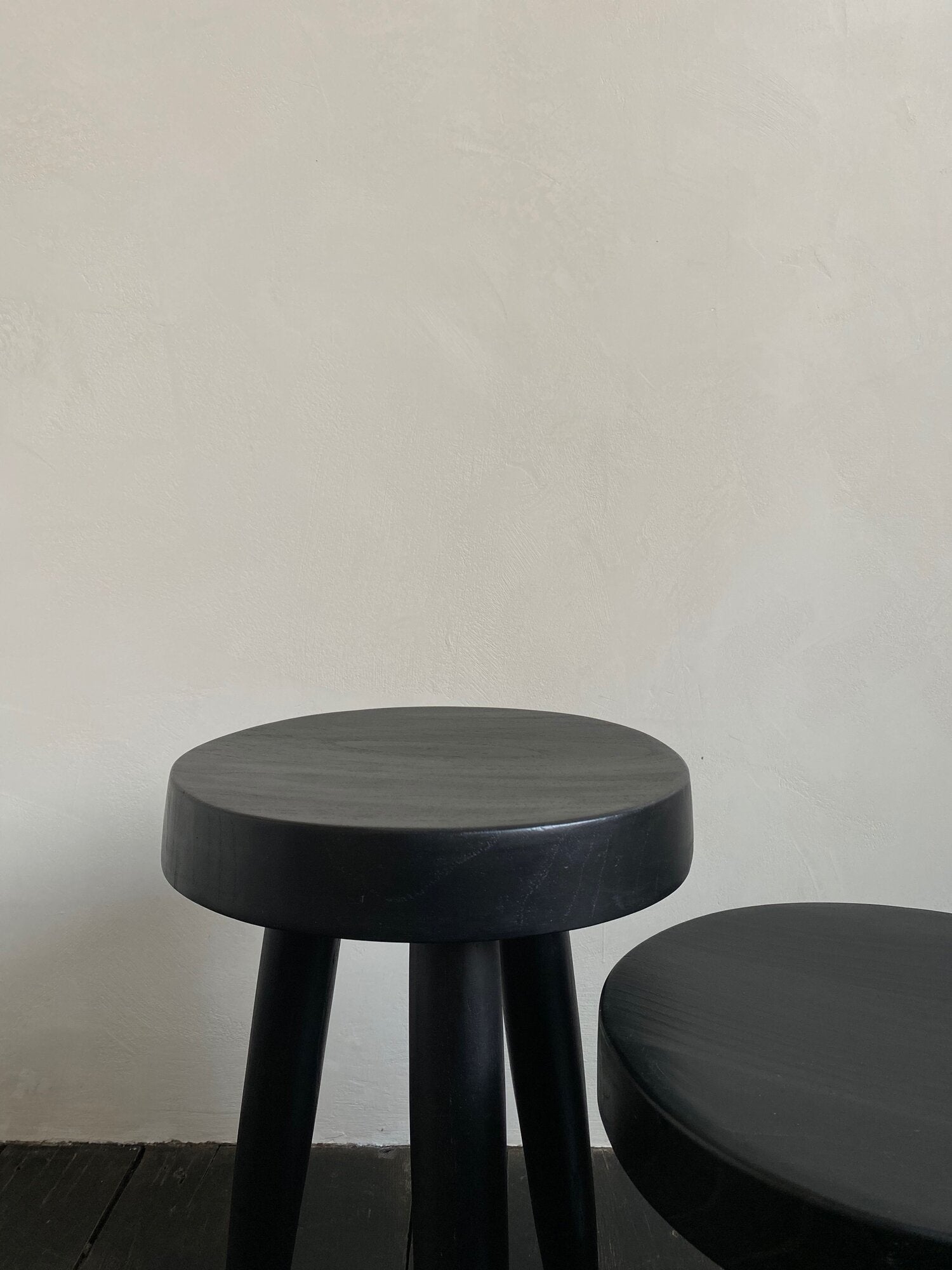 The Corner - Tripod stool - Black - Benches & Stools