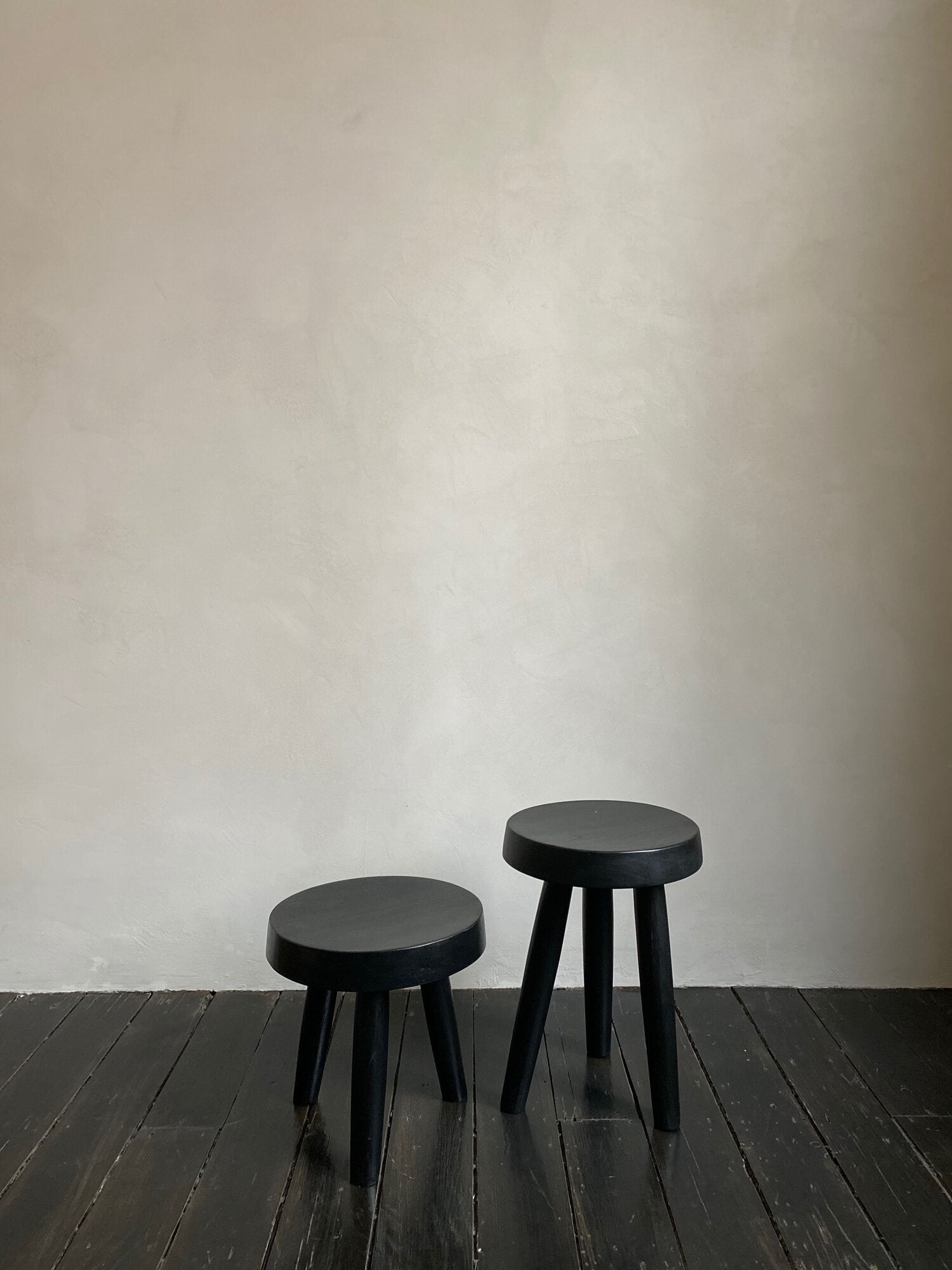 The Corner - Tripod stool - Black - Benches & Stools