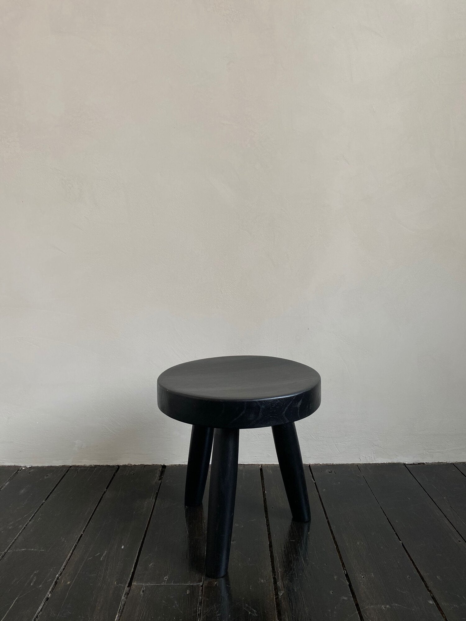 The Corner - Tripod stool - Black - Benches & Stools