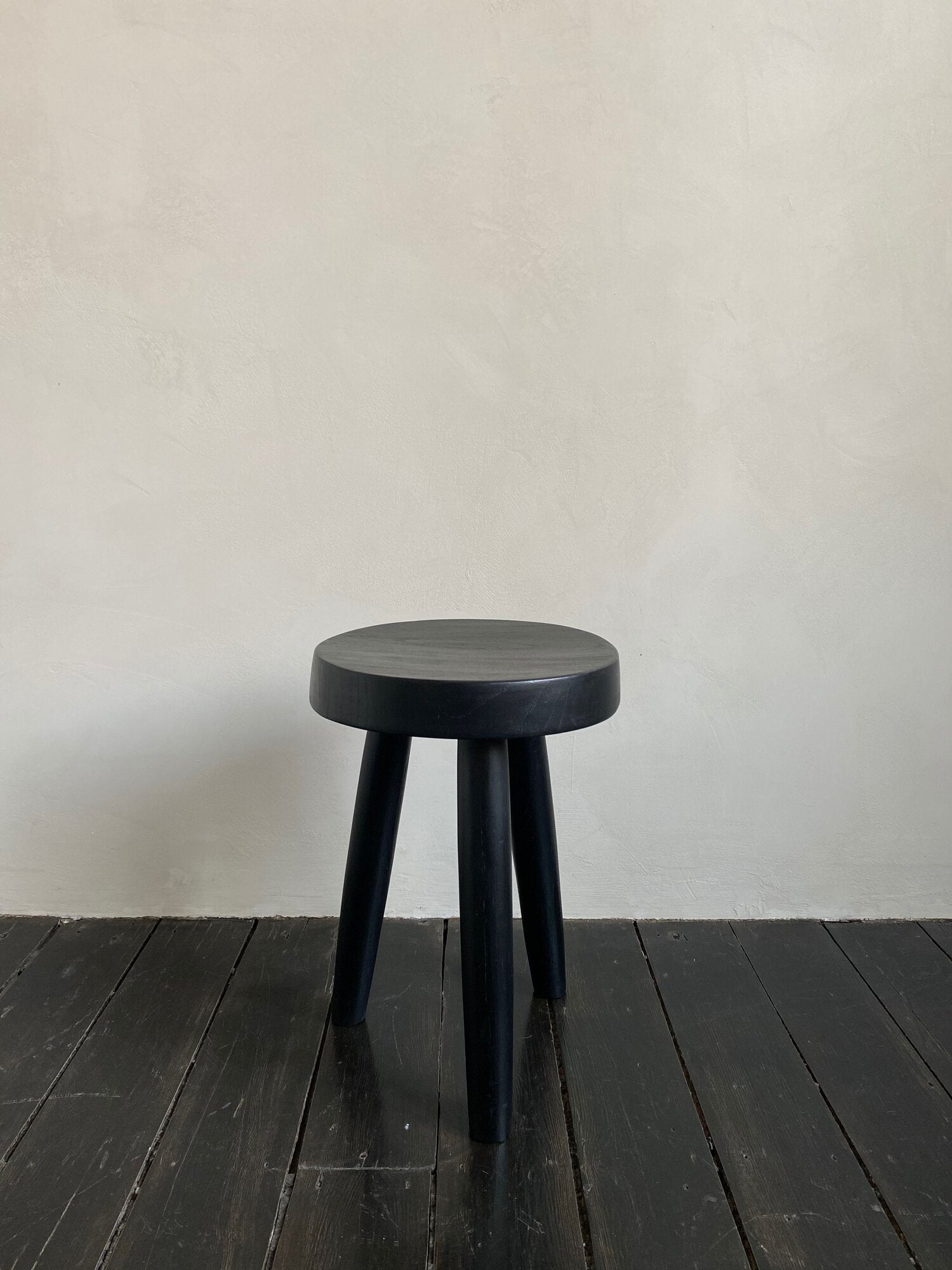 The Corner - Tripod stool - Black - Benches & Stools