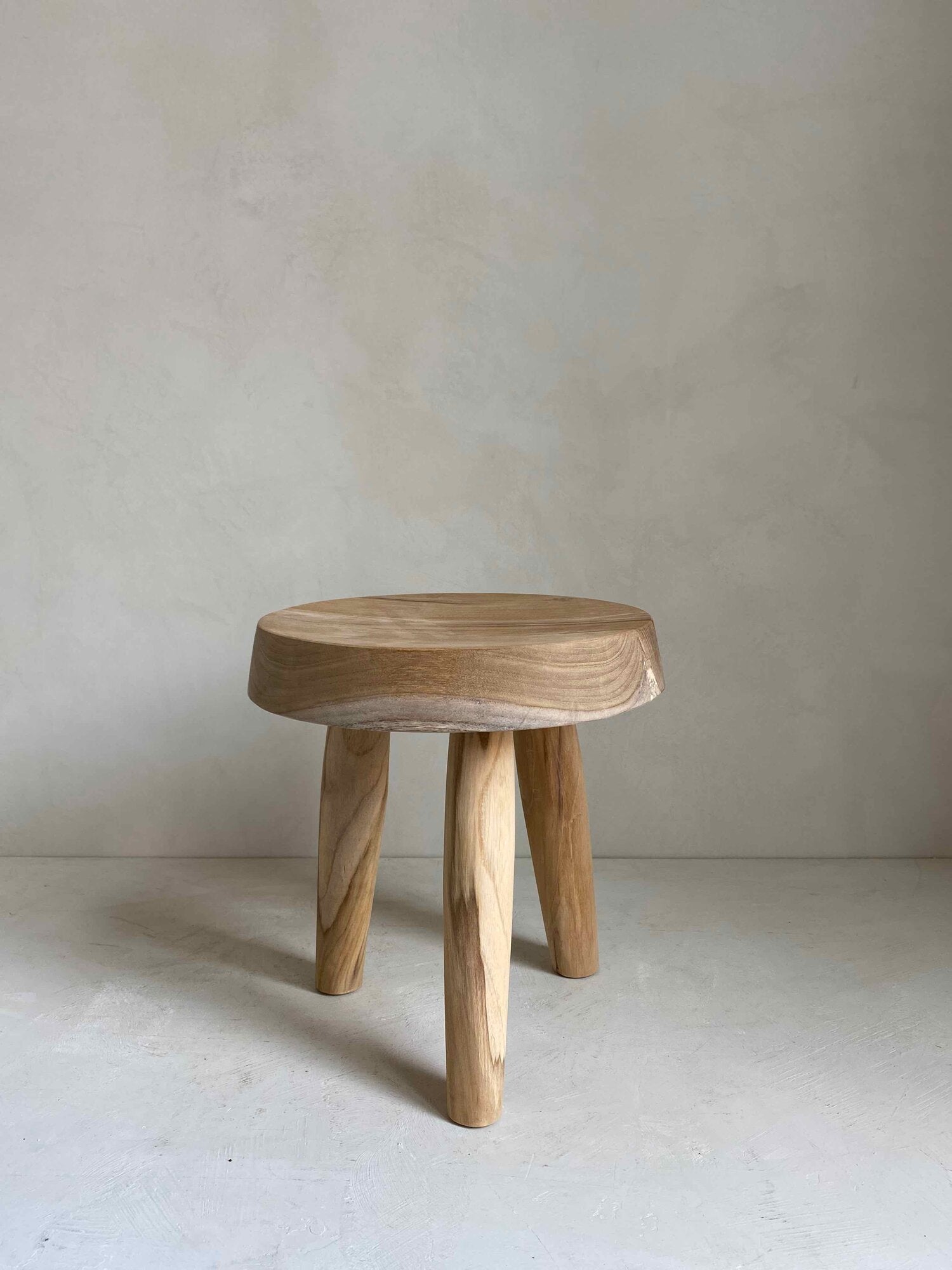 The Corner - Tripod stool natural wood - Benches & Stools
