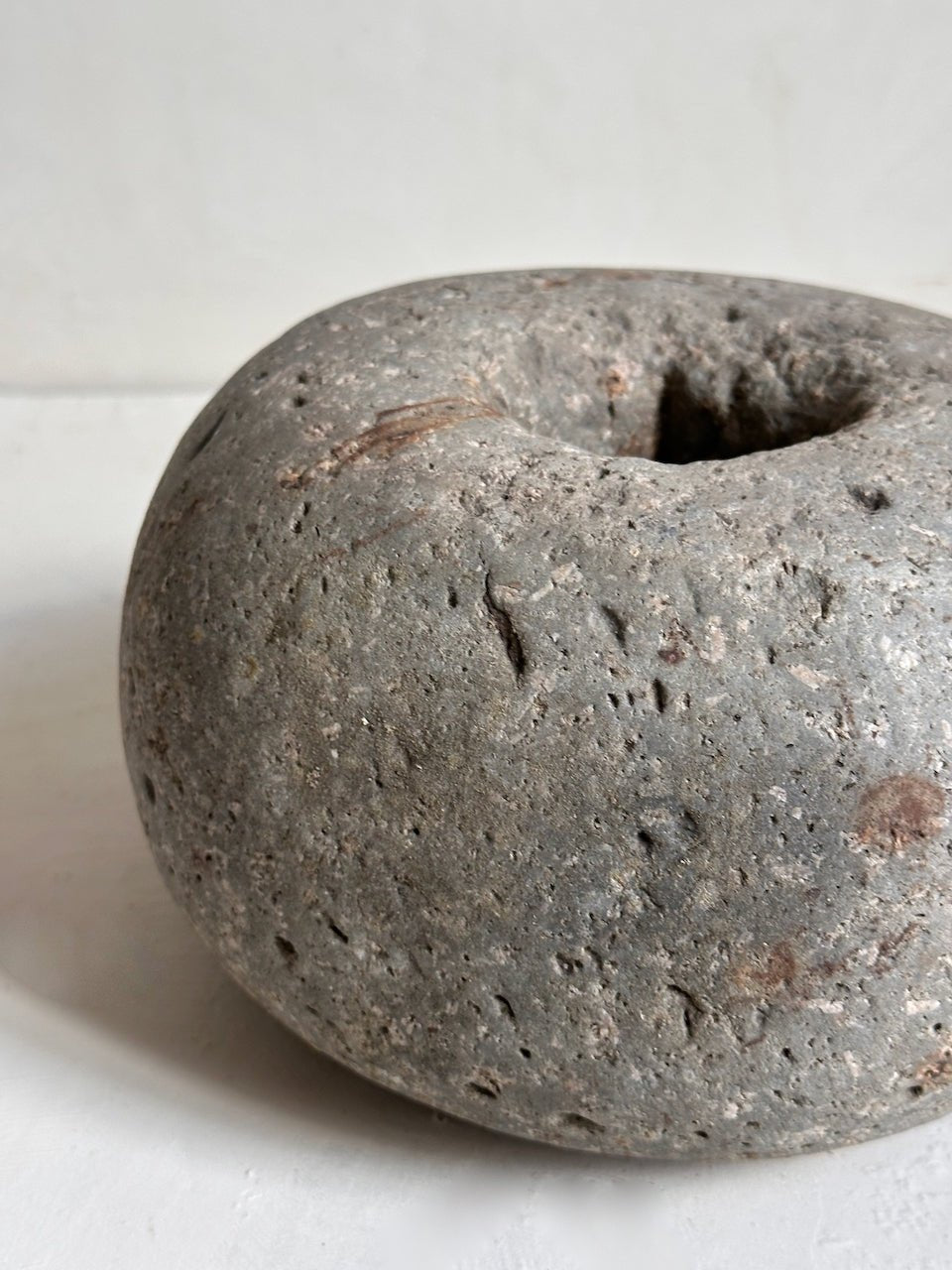 The Corner - Vintage round stone N° 1 - Table & Kitchenware