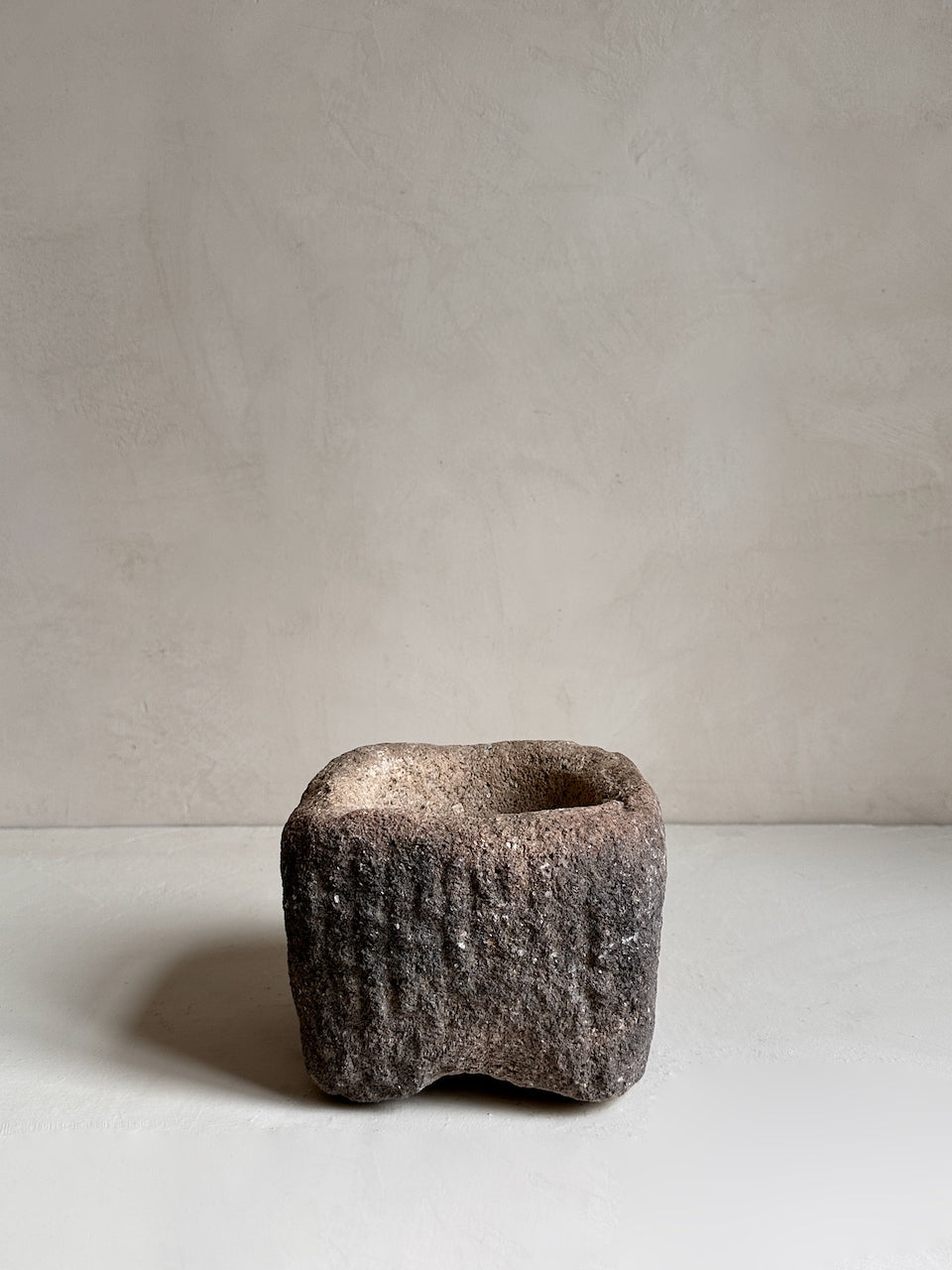 The Corner - Vintage stone mortar N° 26 - Table & Kitchenware