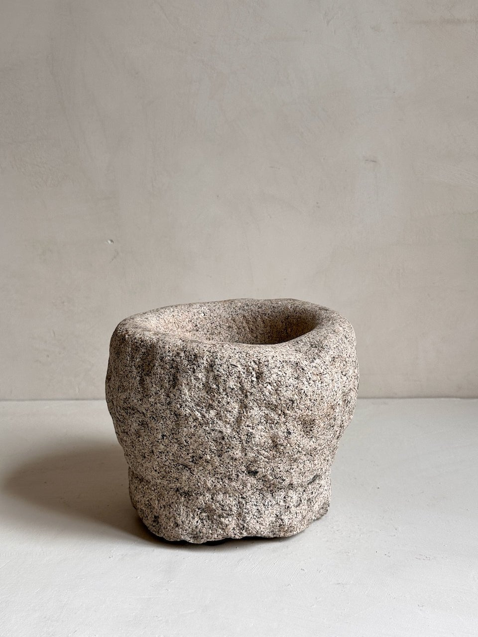 The Corner - Vintage stone mortar N° 27 - Table & Kitchenware