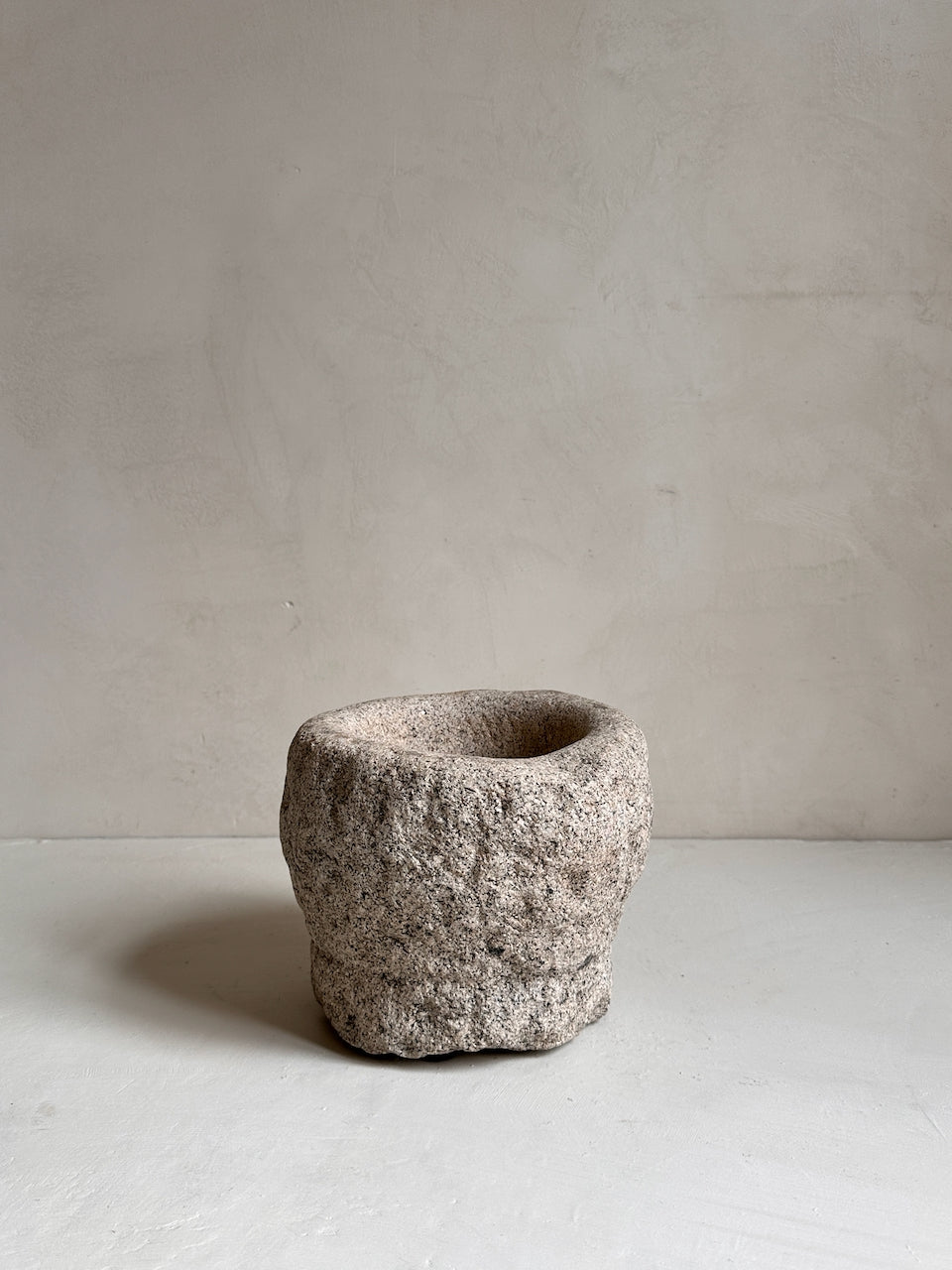 The Corner - Vintage stone mortar N° 27 - Table & Kitchenware
