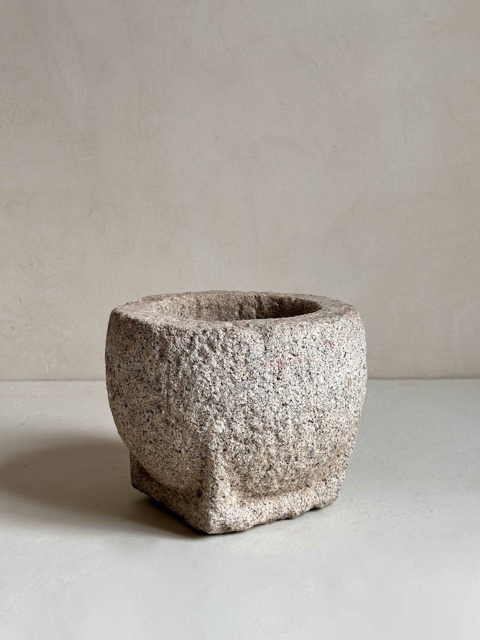The Corner - Vintage stone mortar N° 28 - Table & Kitchenware