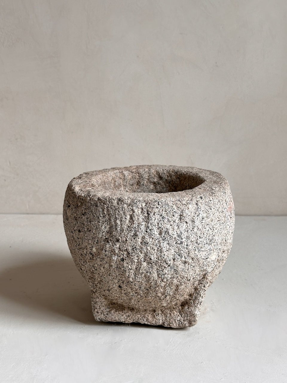 The Corner - Vintage stone mortar N° 28 - Table & Kitchenware