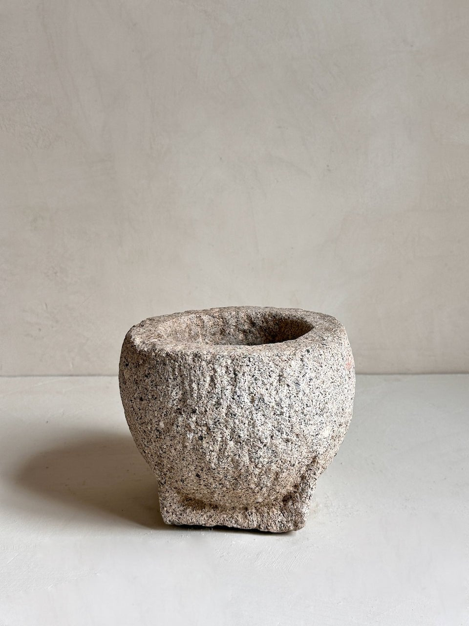 The Corner - Vintage stone mortar N° 28 - Table & Kitchenware