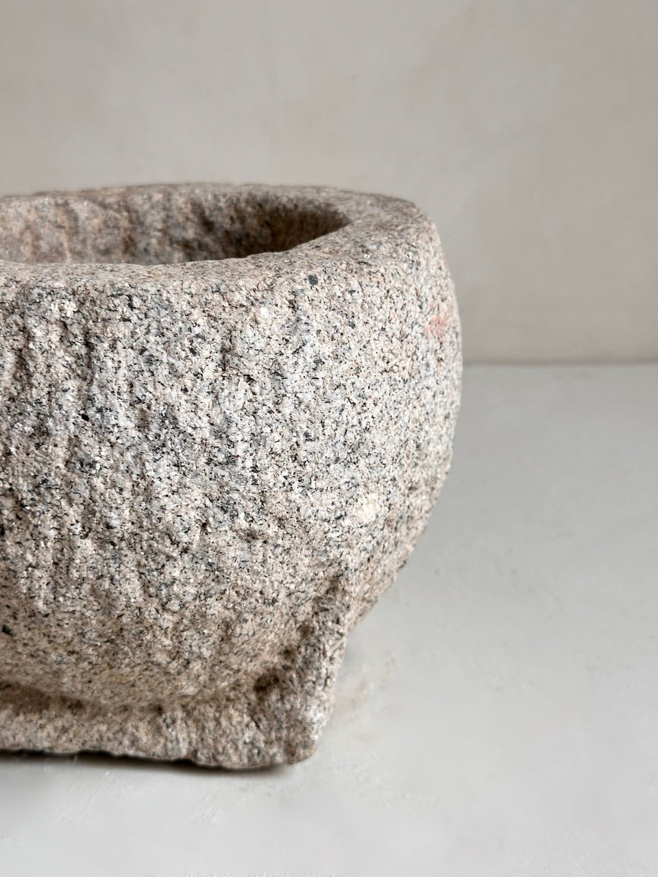 The Corner - Vintage stone mortar N° 28 - Table & Kitchenware