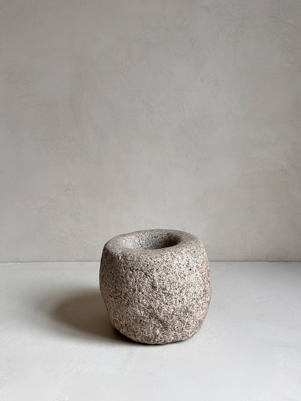 The Corner - Vintage stone mortar N° 29 - Table & Kitchenware