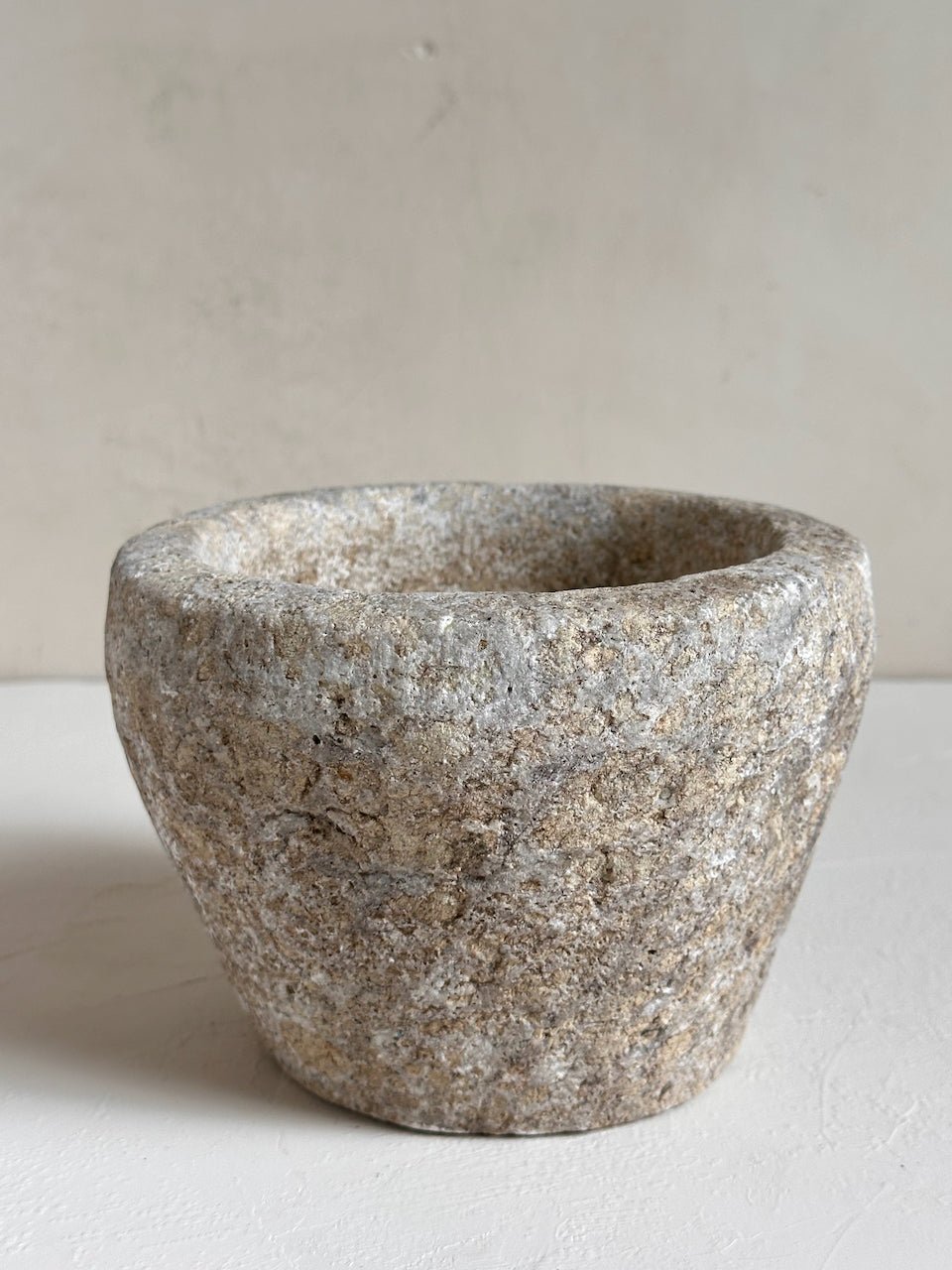 The Corner - Vintage stone mortar N° 13 - Table & Kitchenware
