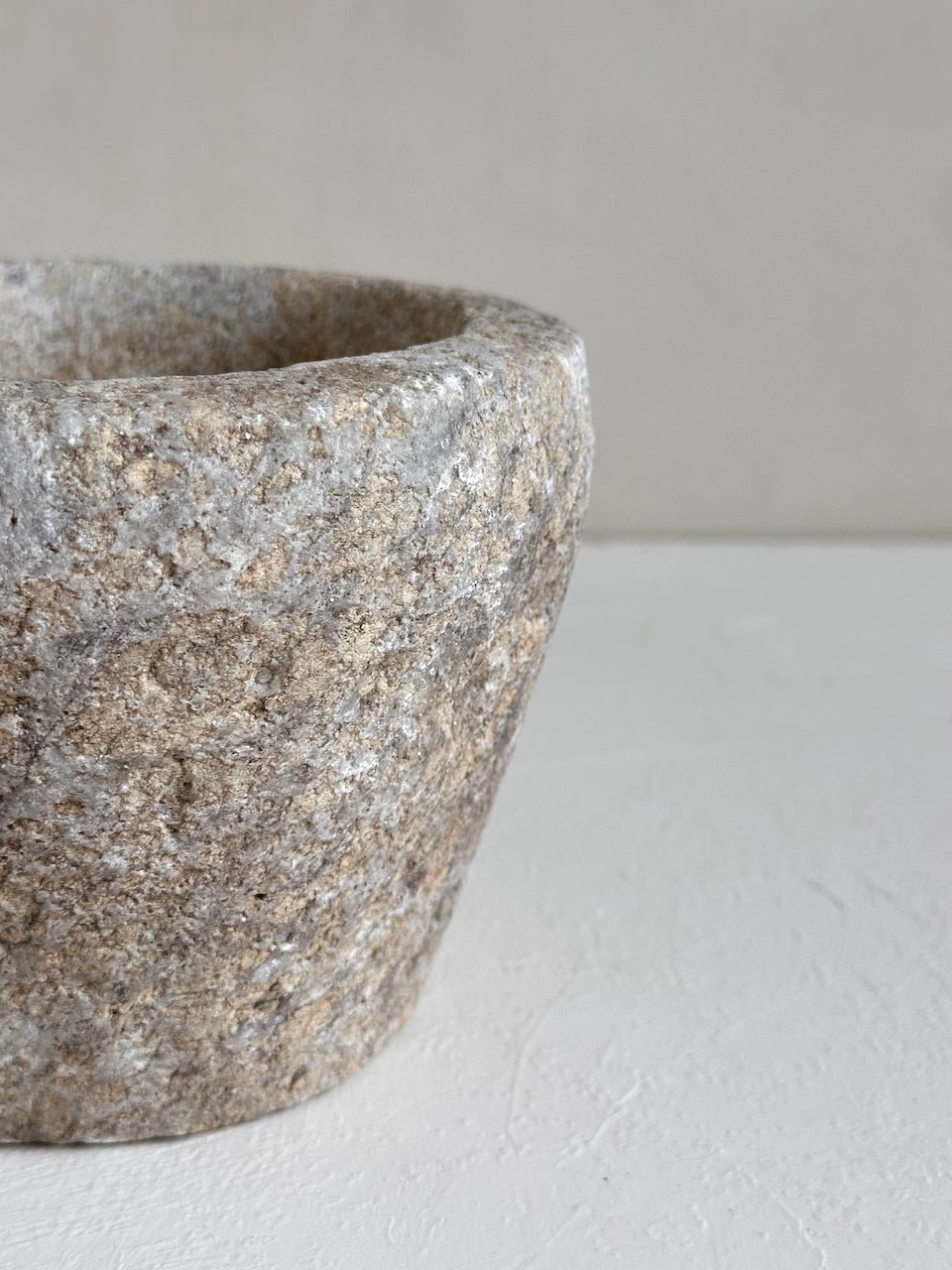 The Corner - Vintage stone mortar N° 13 - Table & Kitchenware