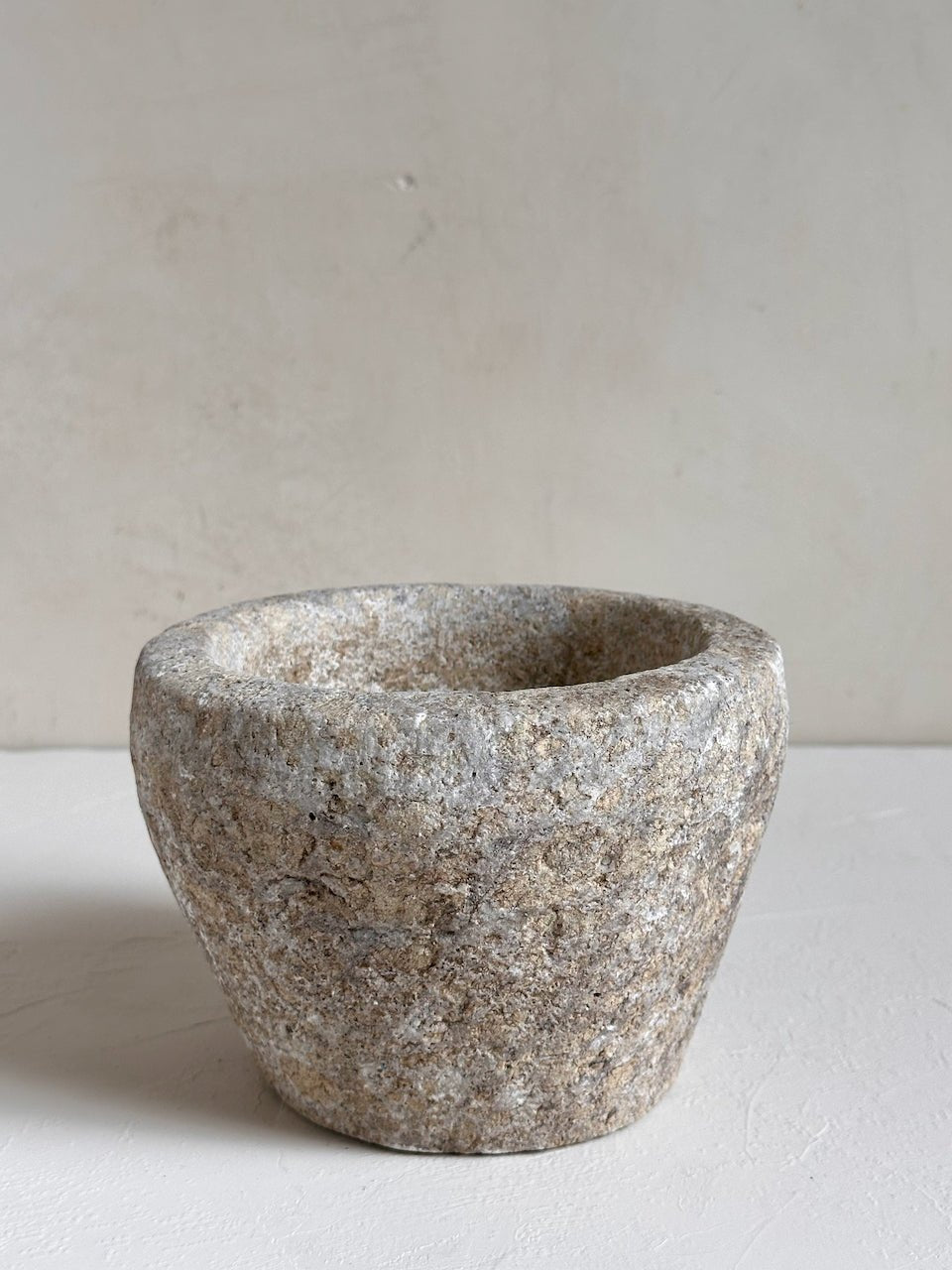 The Corner - Vintage stone mortar N° 13 - Table & Kitchenware