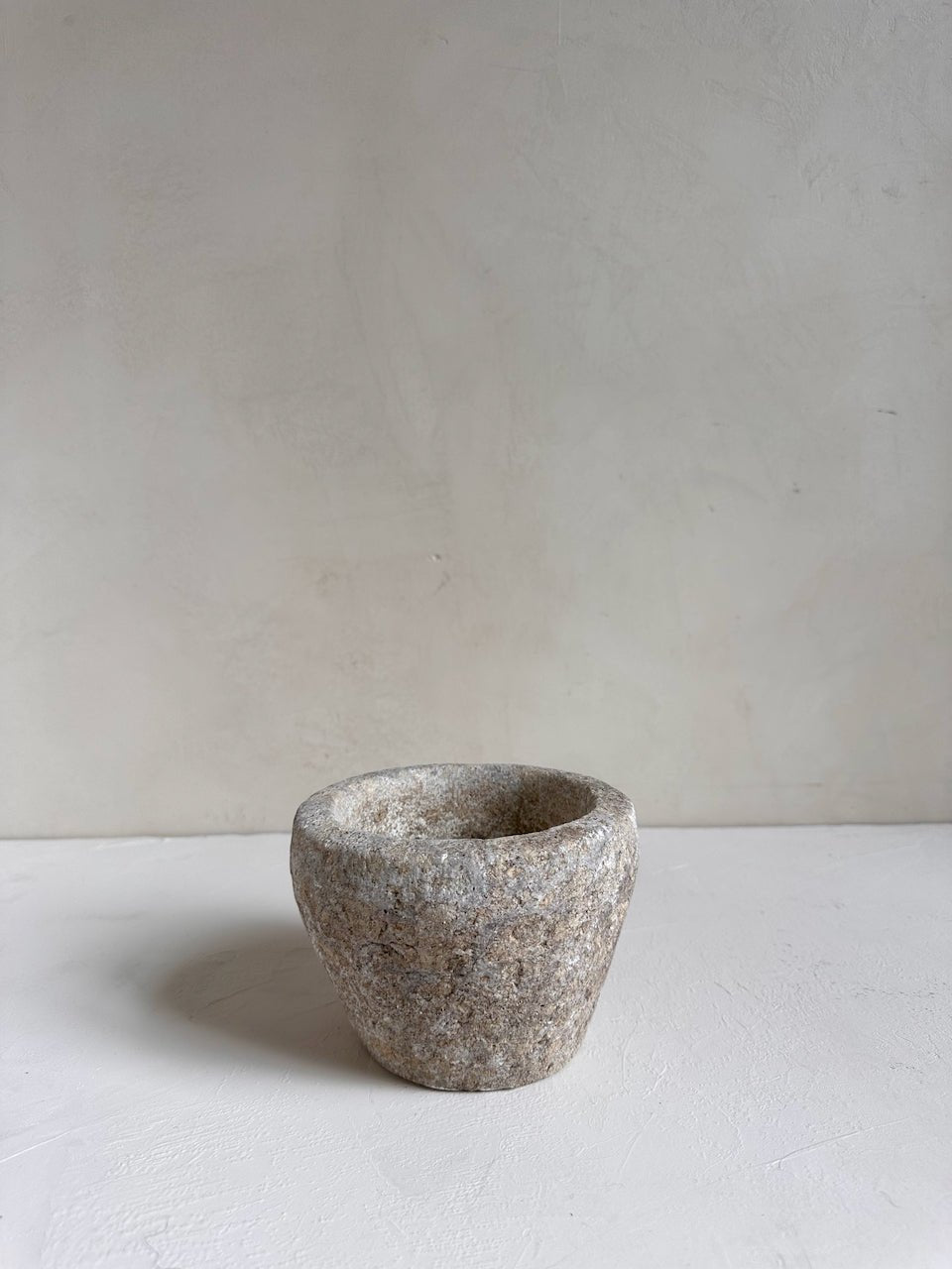 The Corner - Vintage stone mortar N° 13 - Table & Kitchenware