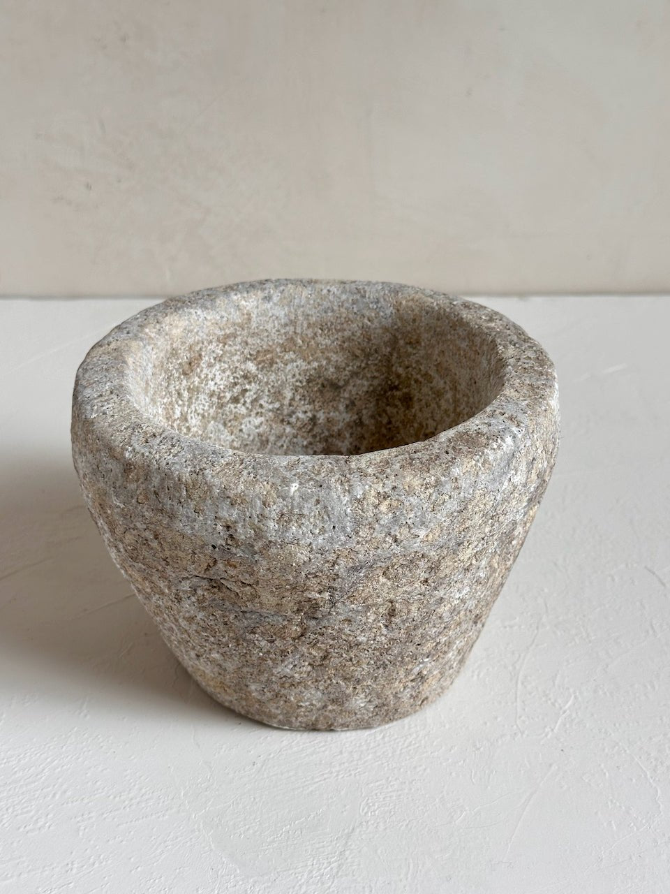 The Corner - Vintage stone mortar N° 13 - Table & Kitchenware