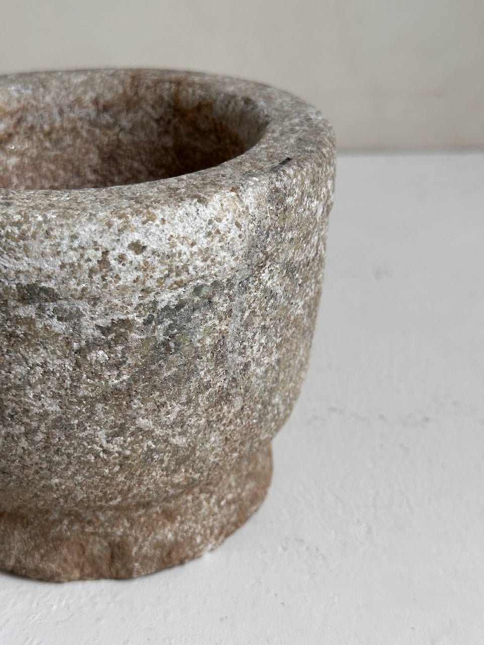 The Corner - Vintage stone mortar N° 8 - Table & Kitchenware