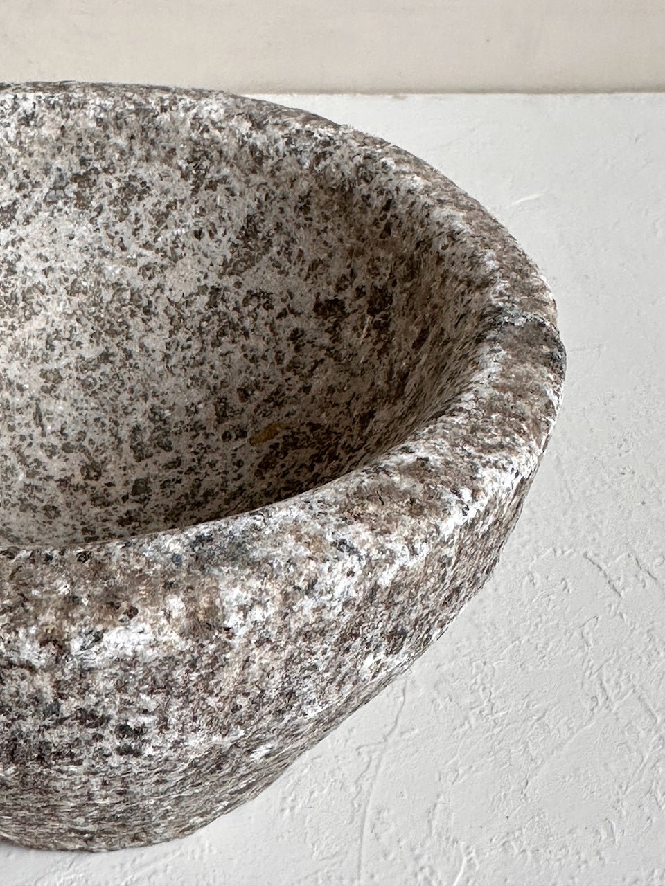 The Corner - Vintage stone mortar N° 9 - Table & Kitchenware