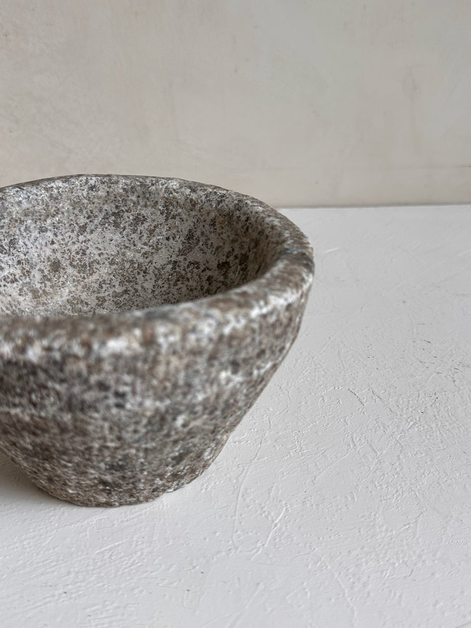 The Corner - Vintage stone mortar N° 9 - Table & Kitchenware