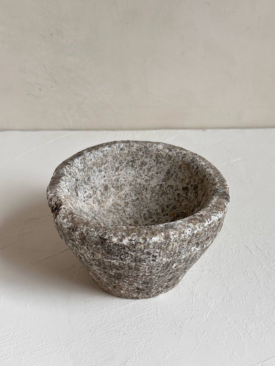 The Corner - Vintage stone mortar N° 9 - Table & Kitchenware