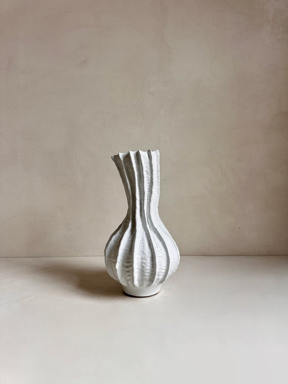 The Corner - White ceramic vase N° 107 - Ceramics