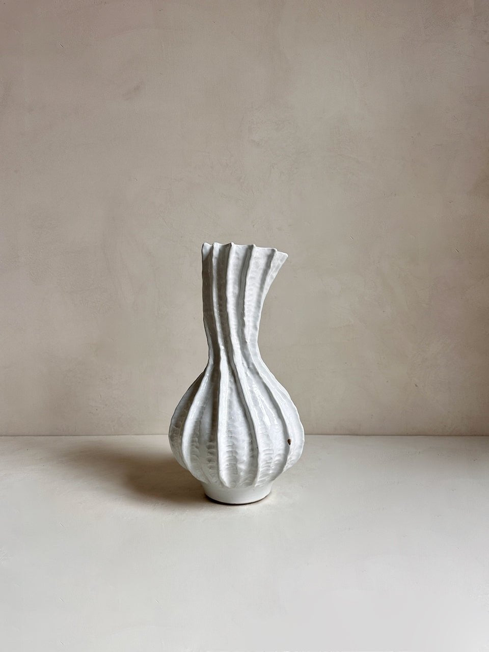 The Corner - White ceramic vase N° 107 - Ceramics