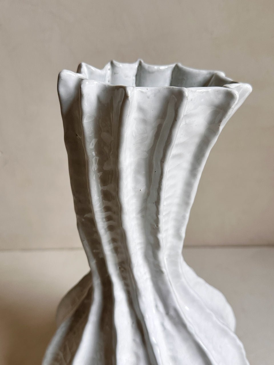 The Corner - White ceramic vase N° 107 - Ceramics